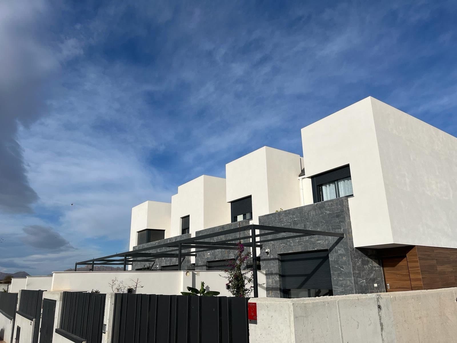 Cuatro Dúplex Urb. La Loma